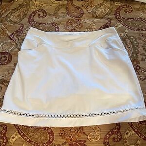 EUC Lilly Pulitzer Elegant White Luxlectic Skort Size 6